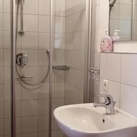 Apart Apartment *